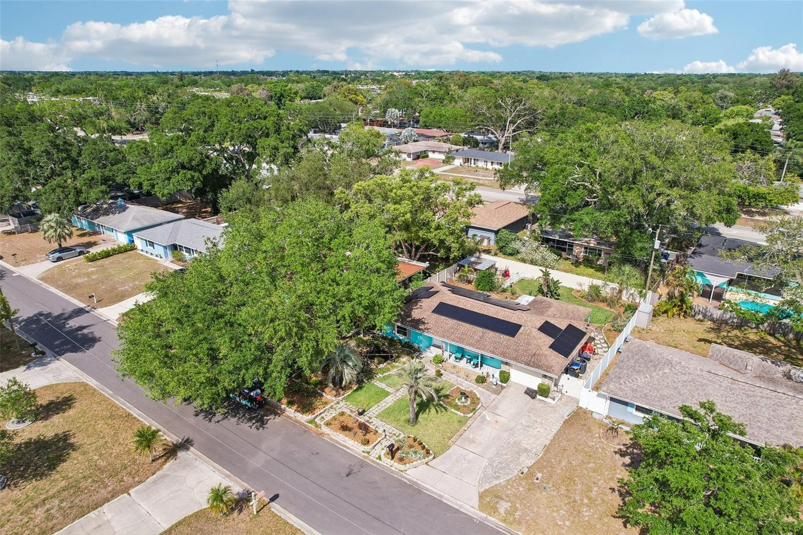 Listing photo id 30 for 657 Marjon Avenue