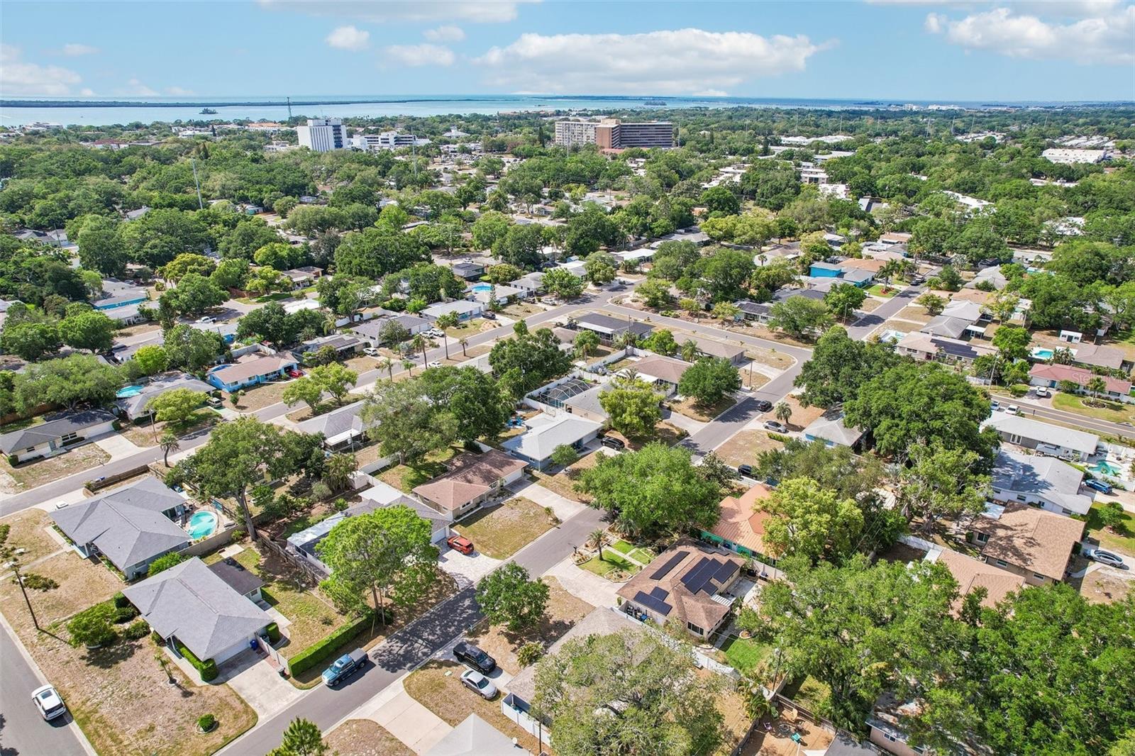 Listing photo id 33 for 657 Marjon Avenue