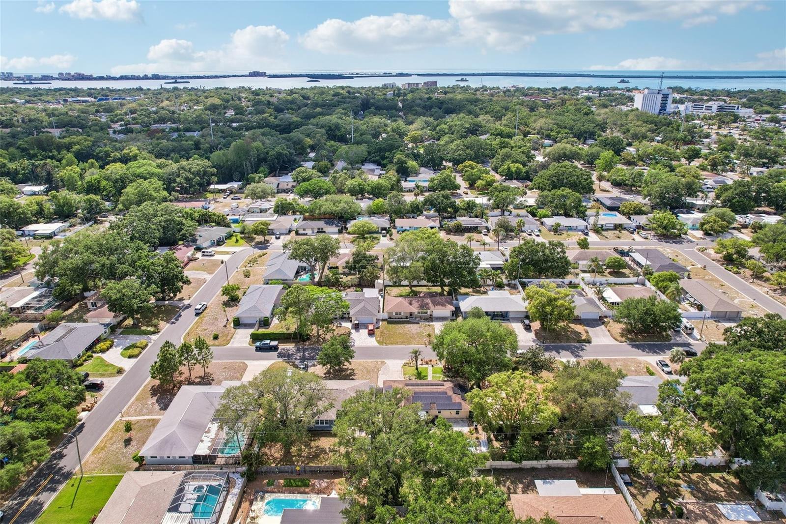 Listing photo id 34 for 657 Marjon Avenue