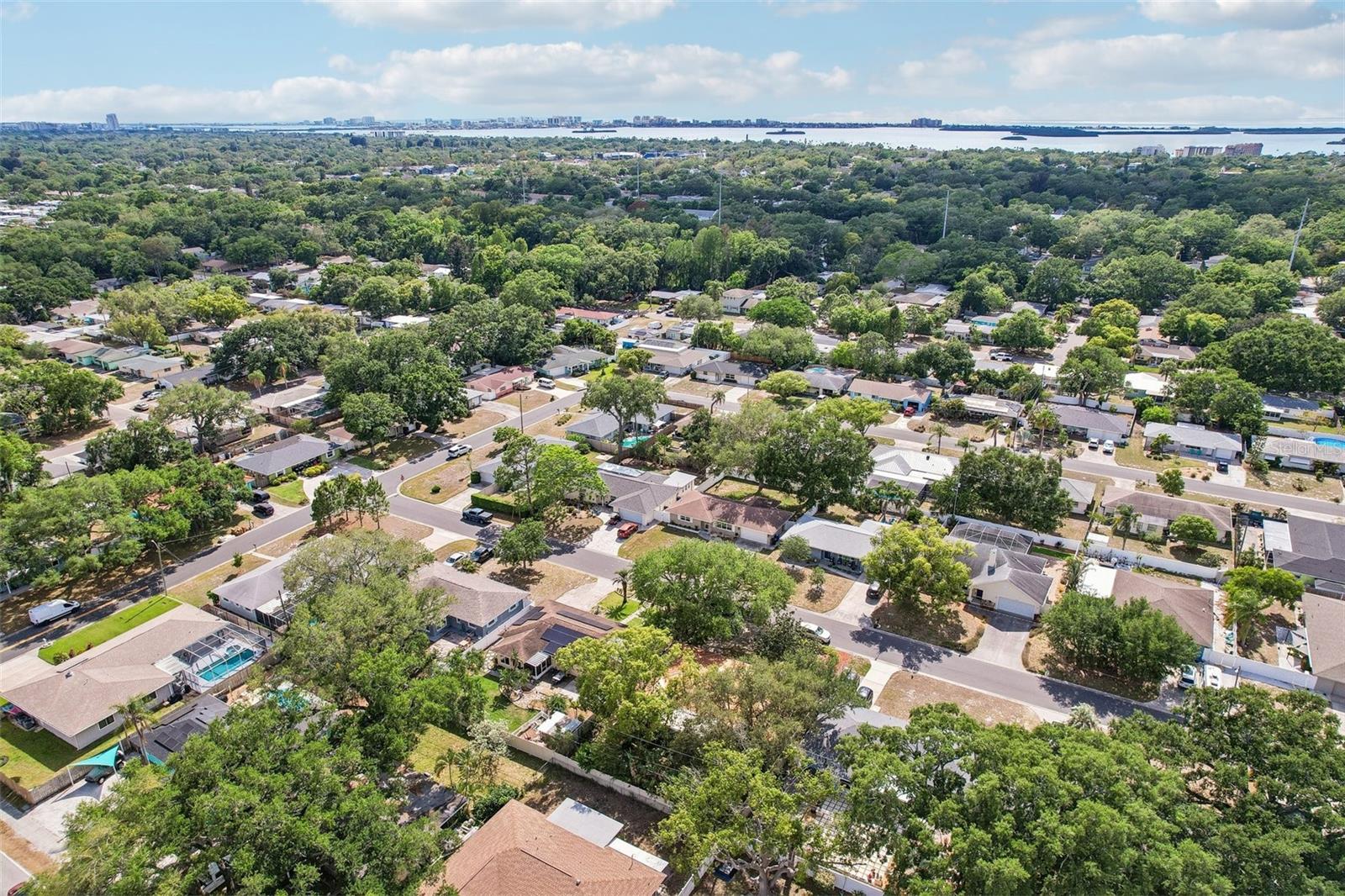 Listing photo id 35 for 657 Marjon Avenue