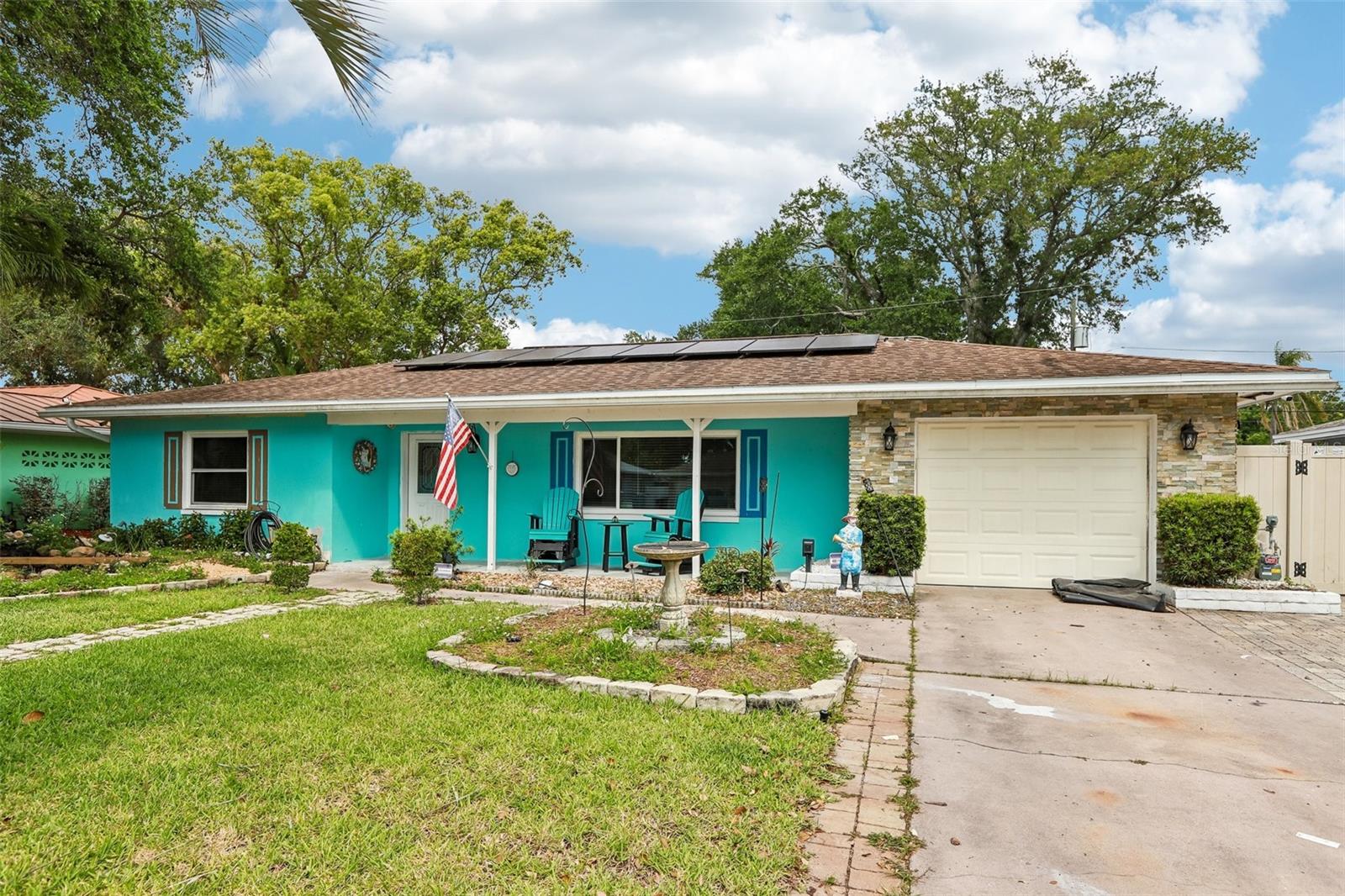 Listing photo id 2 for 657 Marjon Avenue