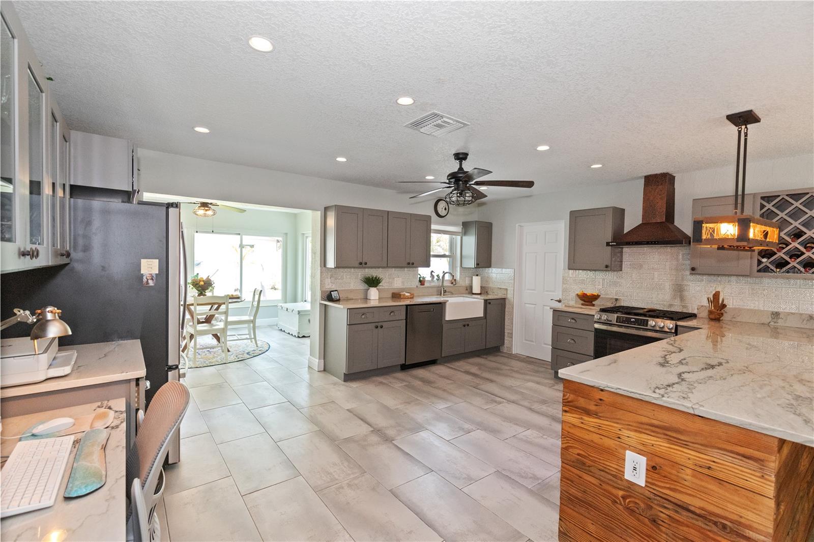 Image 10 of 40 For 8347 41st Avenue N