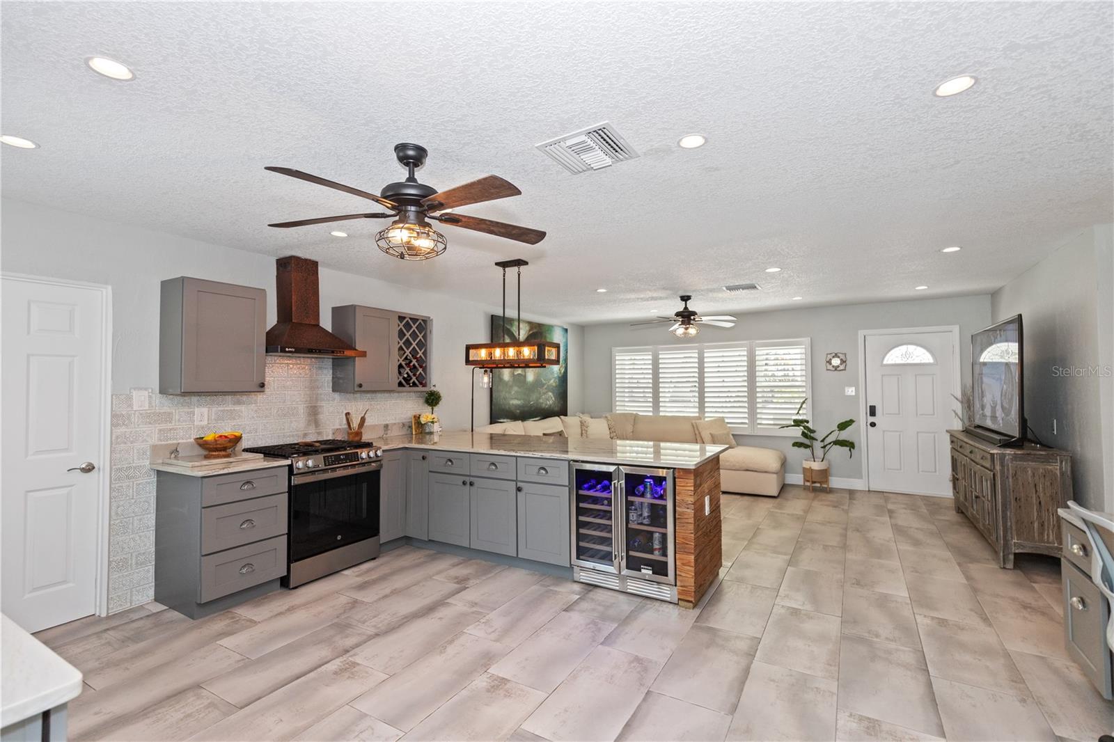 Image 17 of 40 For 8347 41st Avenue N