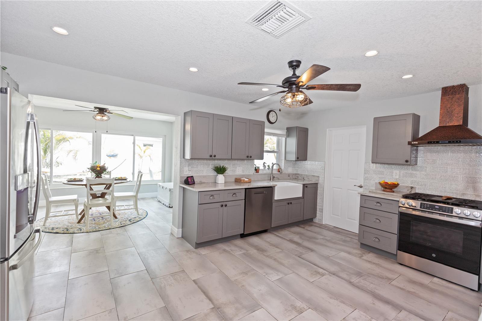Image 19 of 40 For 8347 41st Avenue N