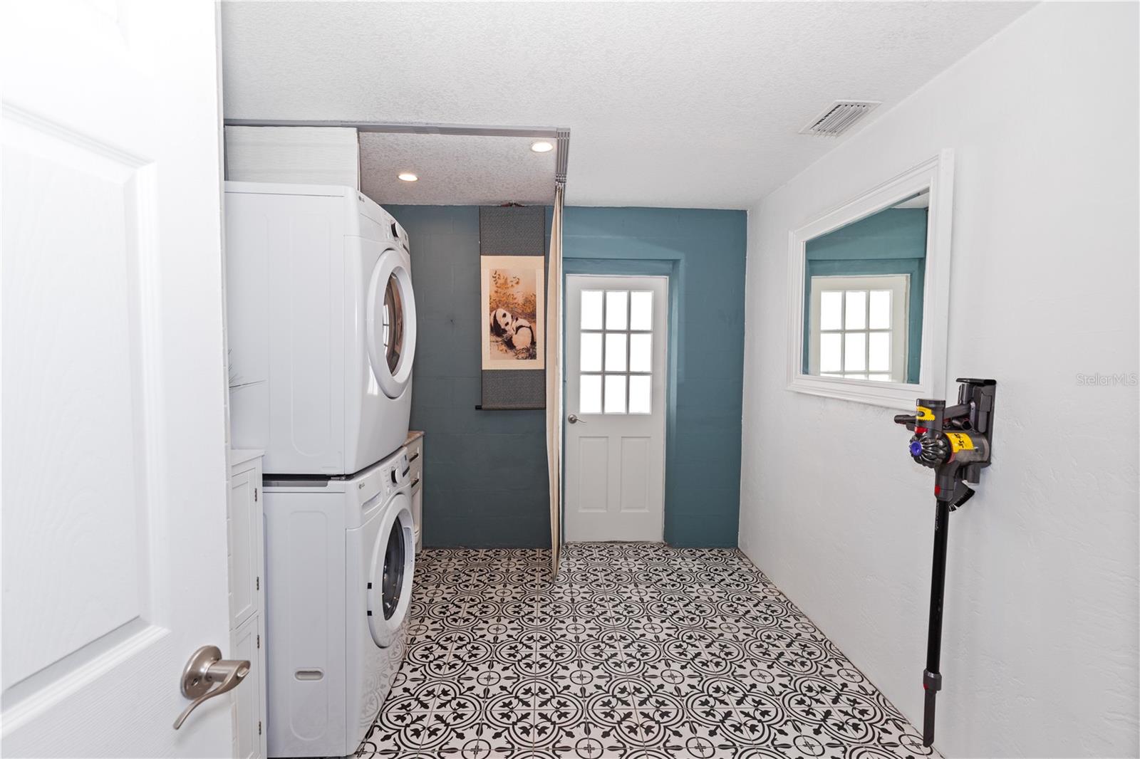 Image 26 of 40 For 8347 41st Avenue N