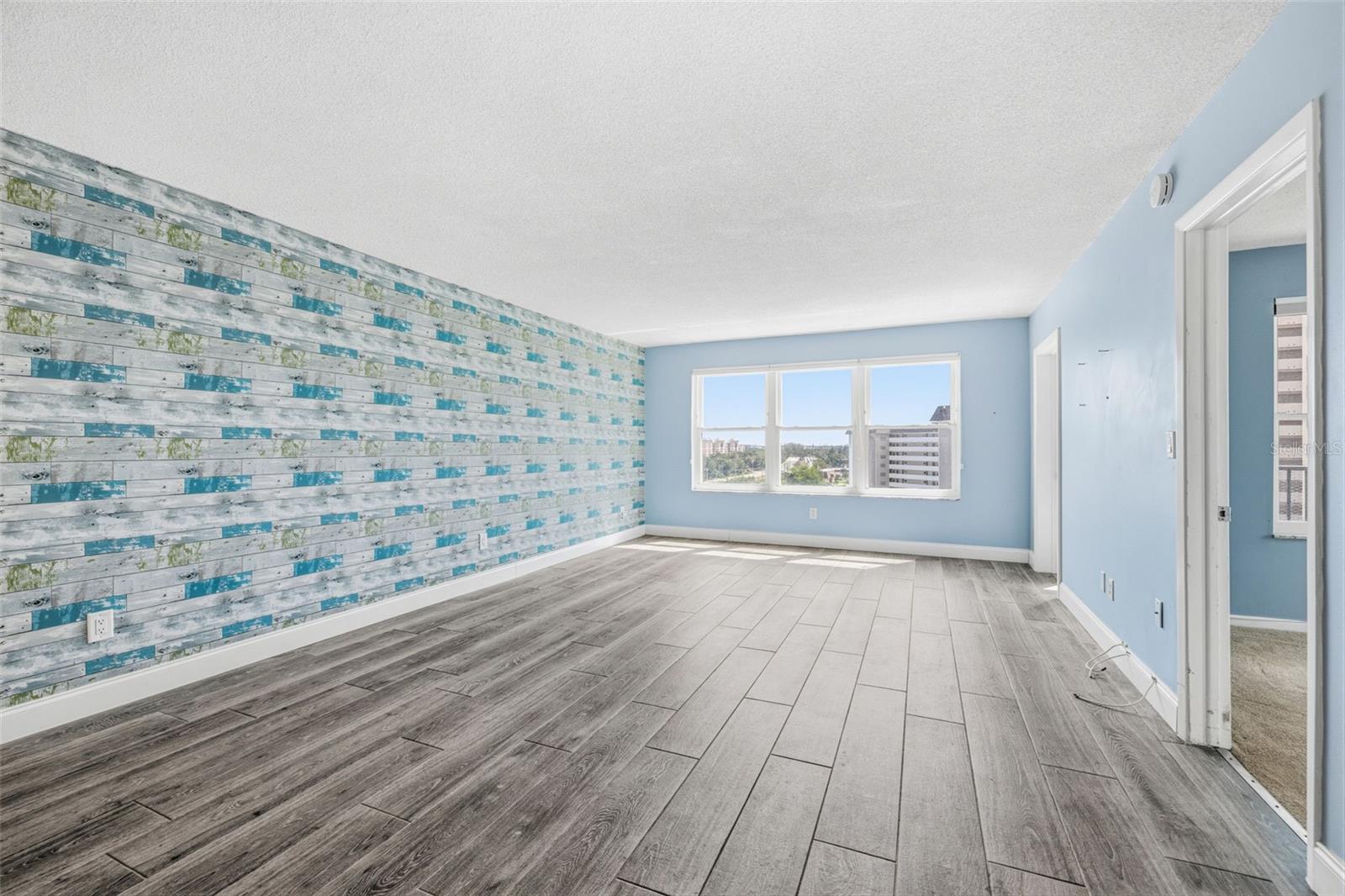 Image 10 of 44 For 5220 Brittany Dr S  901