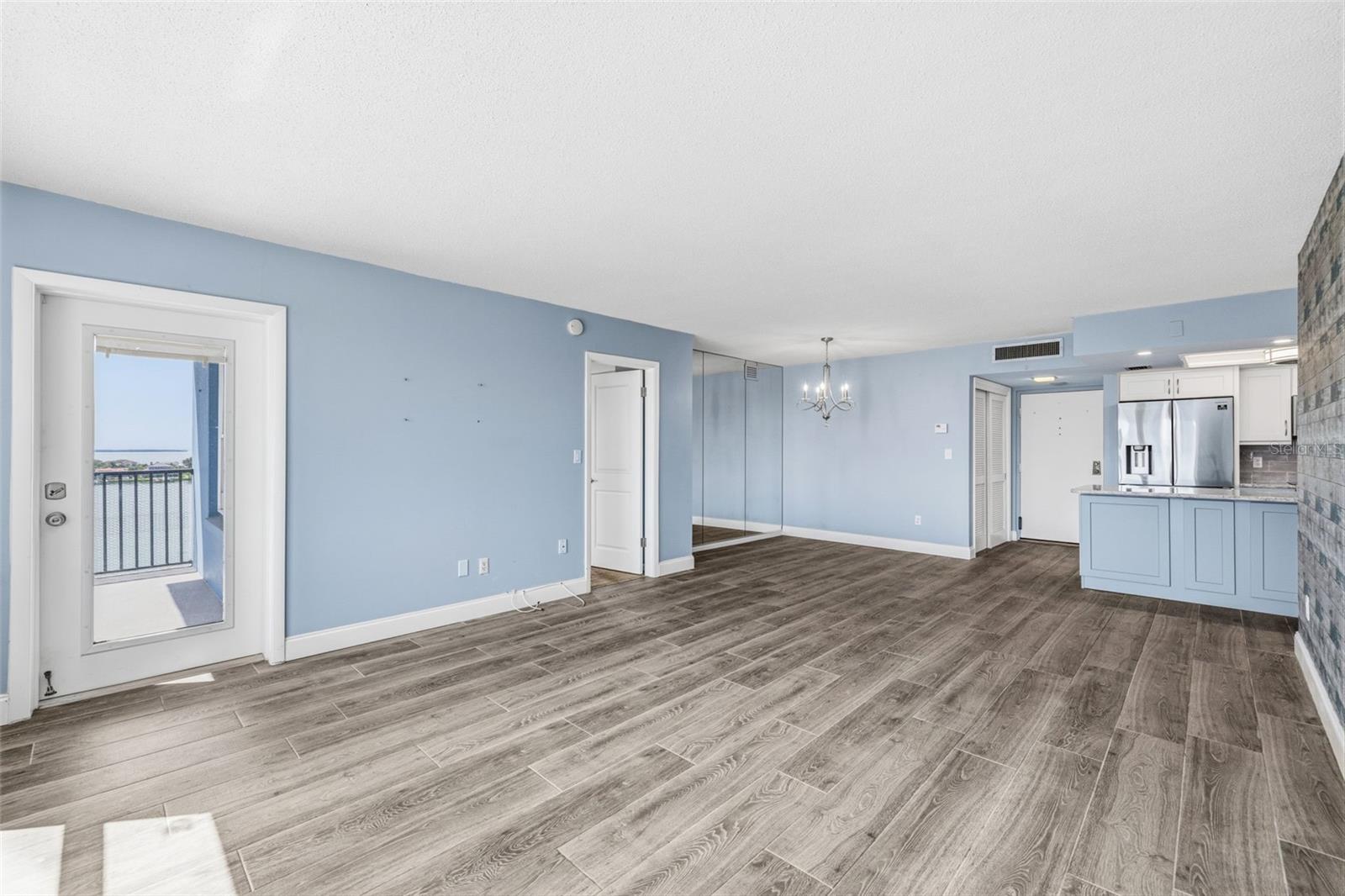 Image 14 of 44 For 5220 Brittany Dr S  901