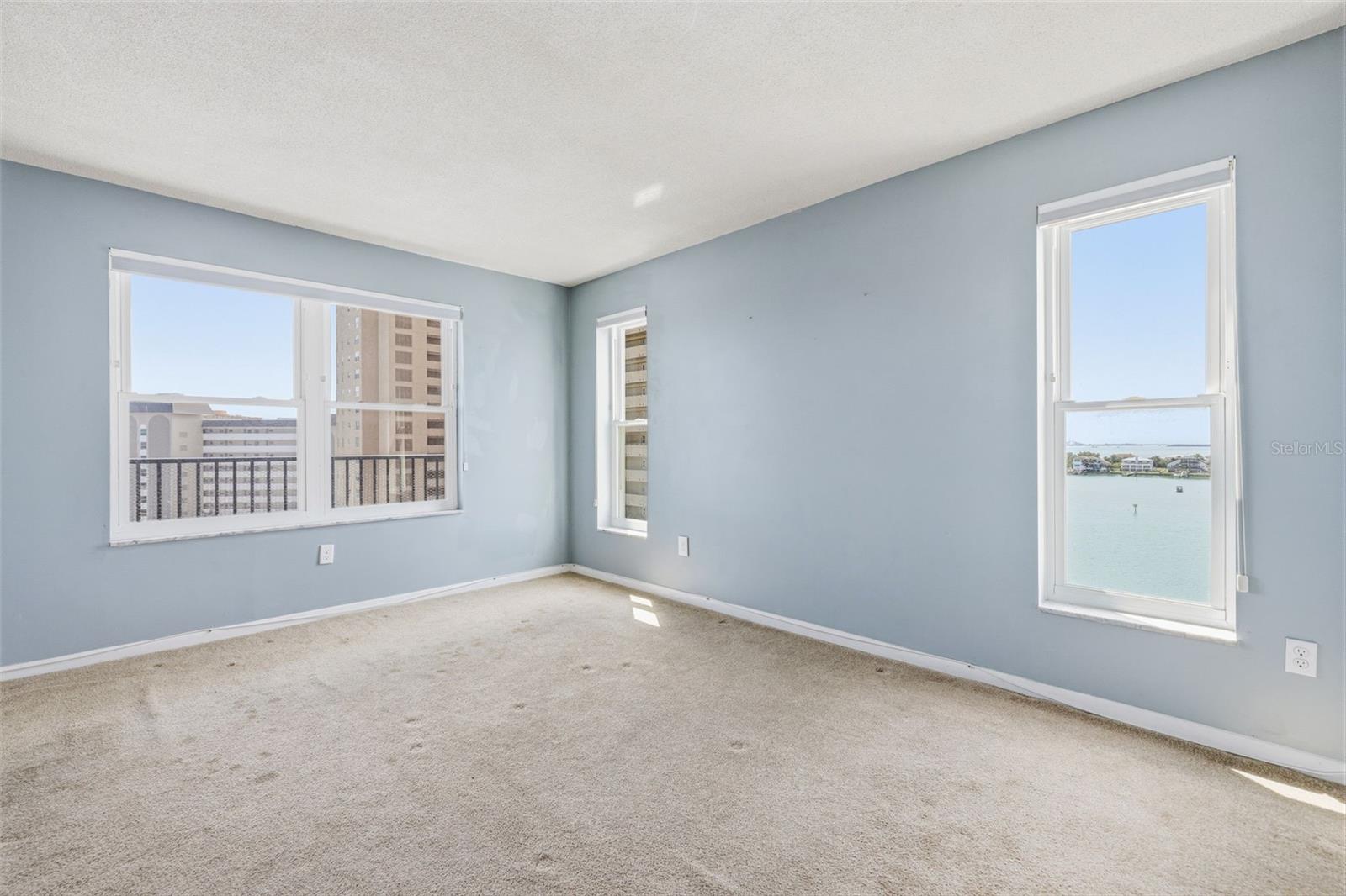 Image 16 of 44 For 5220 Brittany Dr S  901