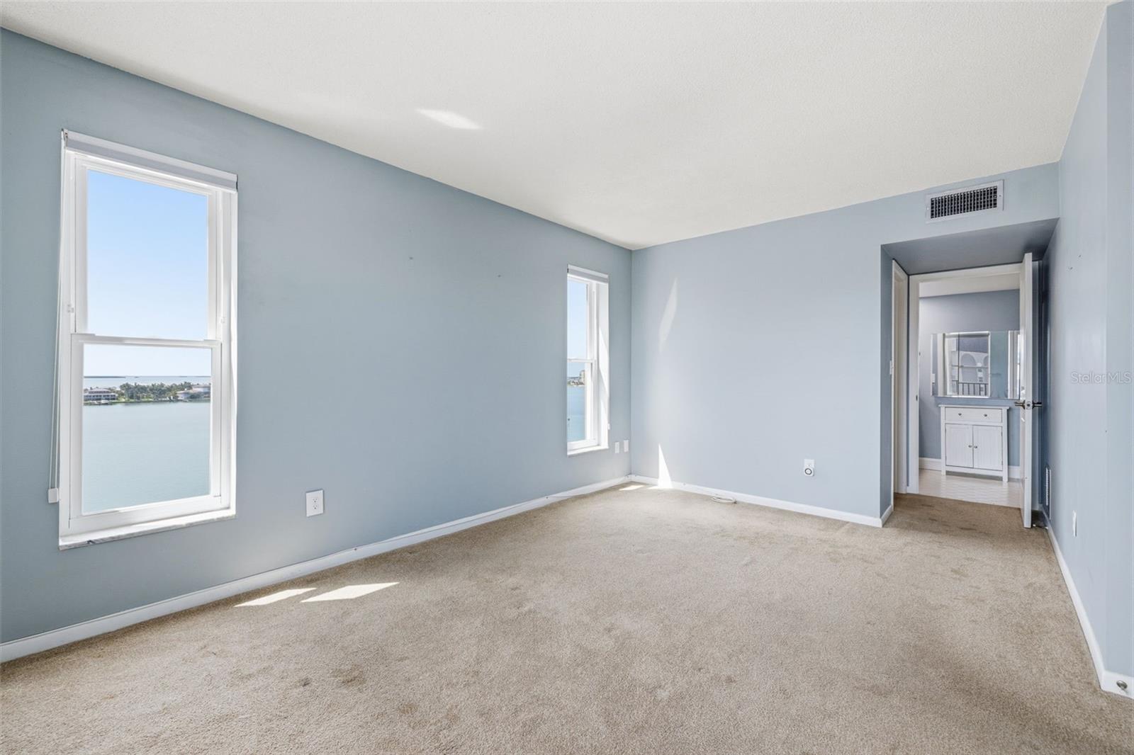 Image 18 of 44 For 5220 Brittany Dr S  901