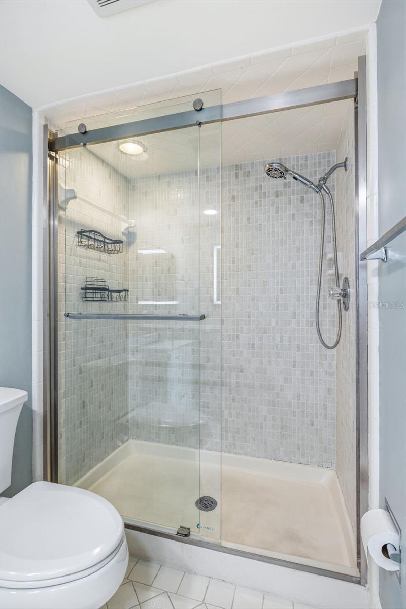 Image 21 of 44 For 5220 Brittany Dr S  901