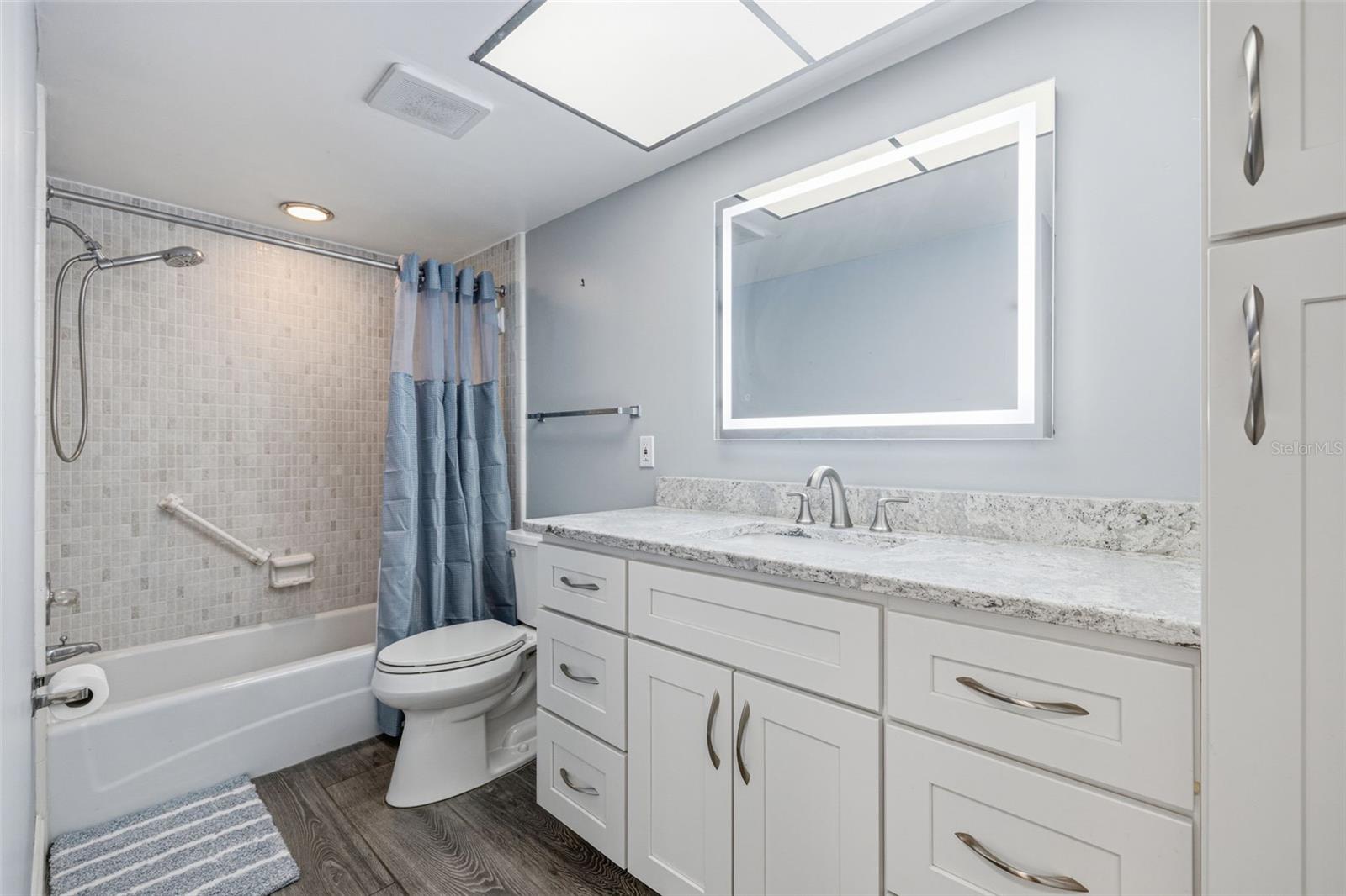 Image 27 of 44 For 5220 Brittany Dr S  901