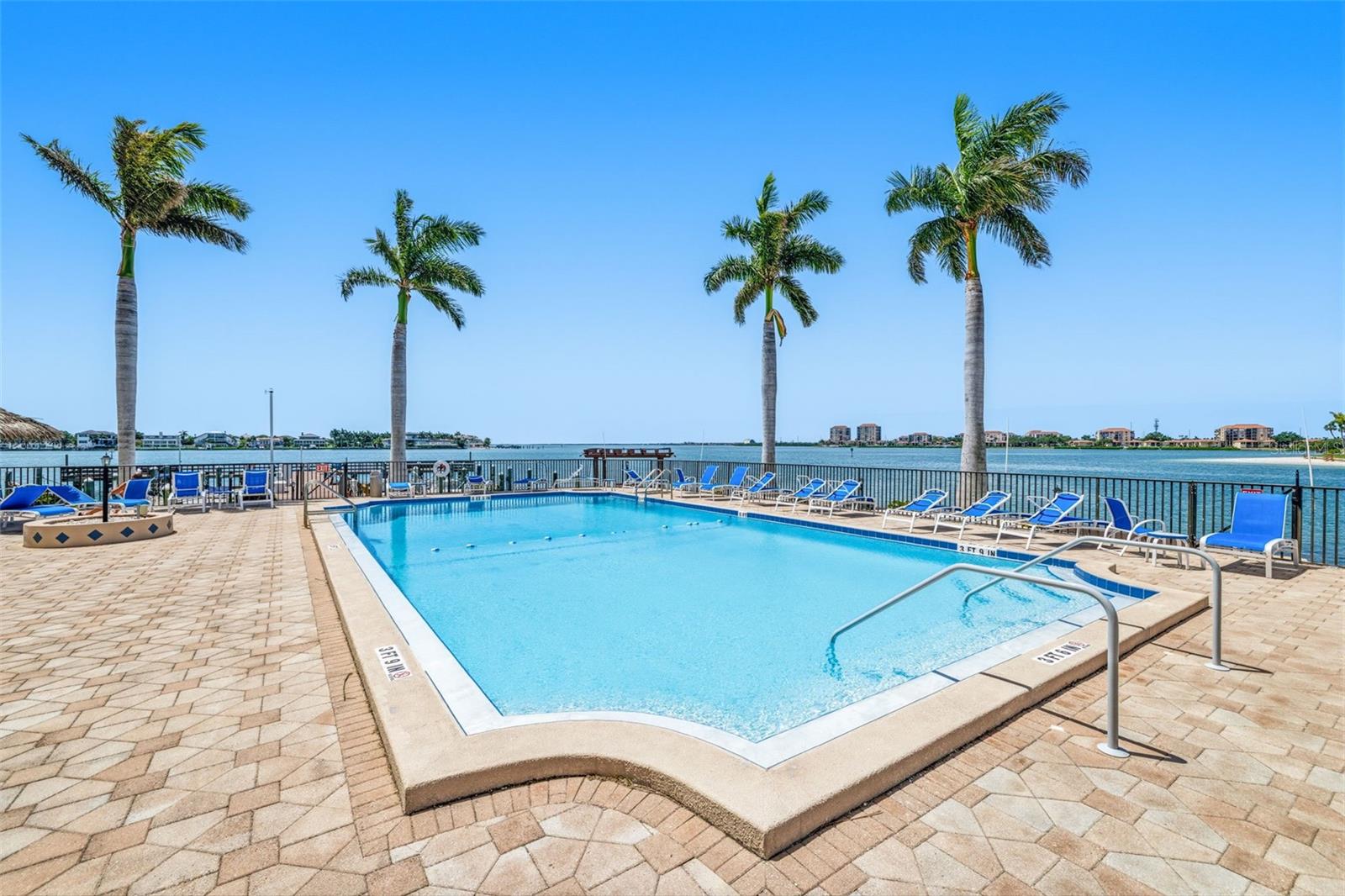 Image 36 of 44 For 5220 Brittany Dr S  901