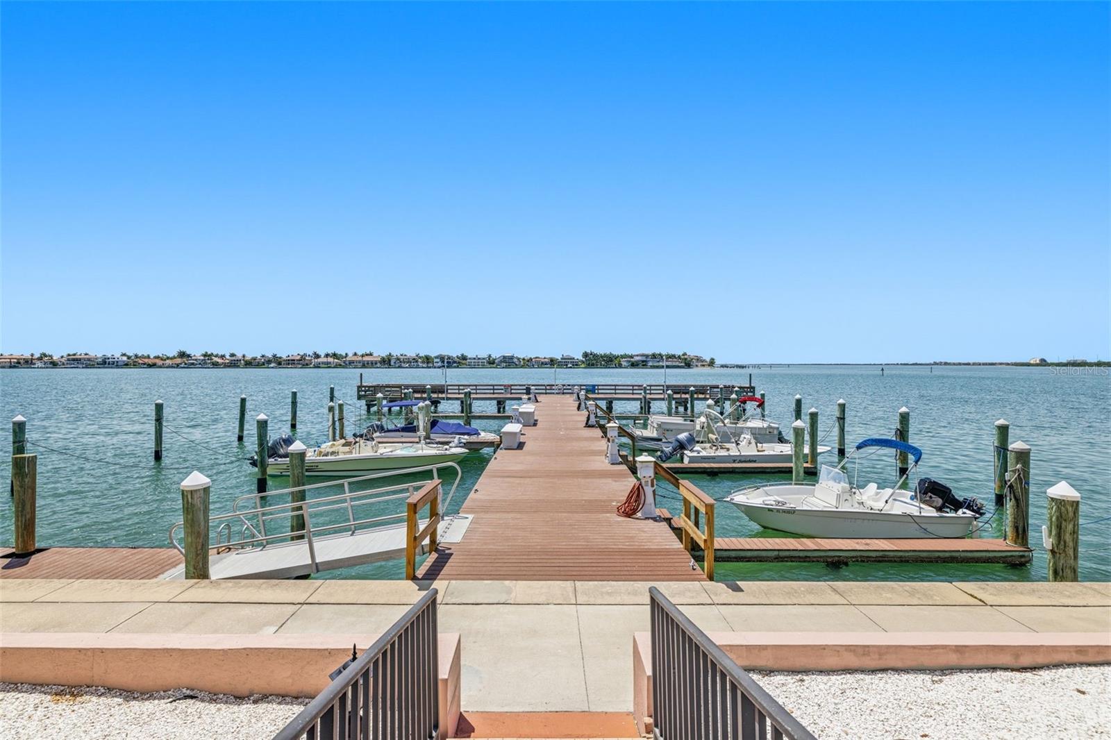 Image 37 of 44 For 5220 Brittany Dr S  901