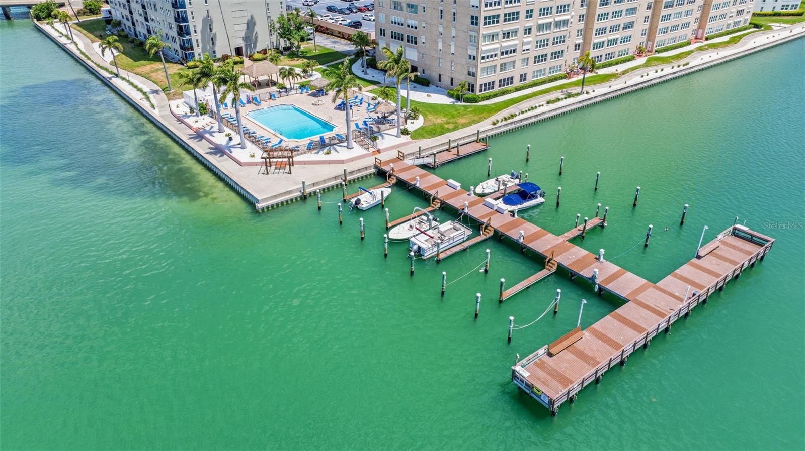 Image 40 of 44 For 5220 Brittany Dr S  901