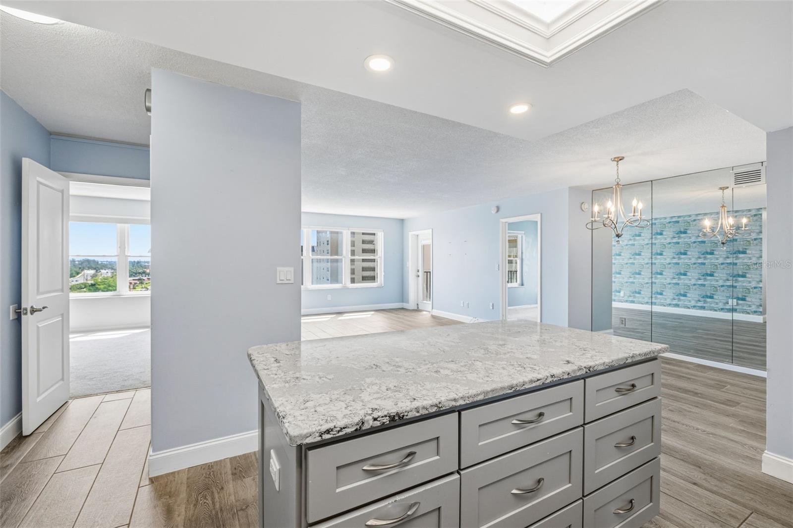 Image 5 of 44 For 5220 Brittany Dr S  901