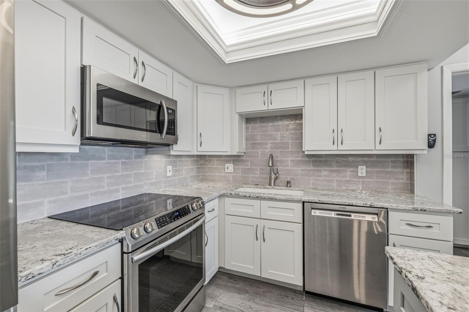 Image 6 of 44 For 5220 Brittany Dr S  901