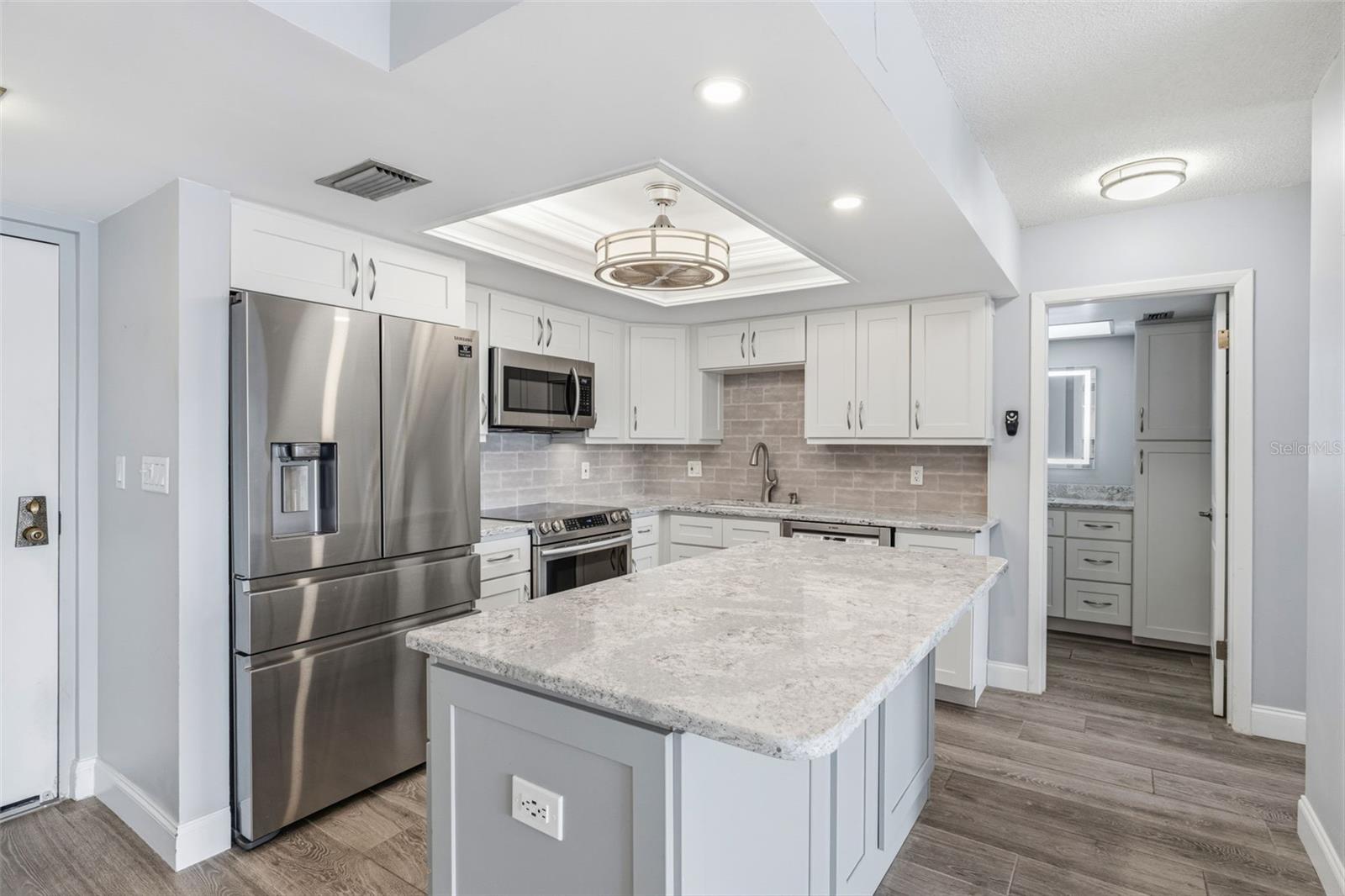 Image 7 of 44 For 5220 Brittany Dr S  901