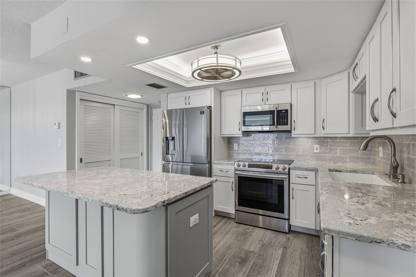 Image 8 of 44 For 5220 Brittany Dr S  901