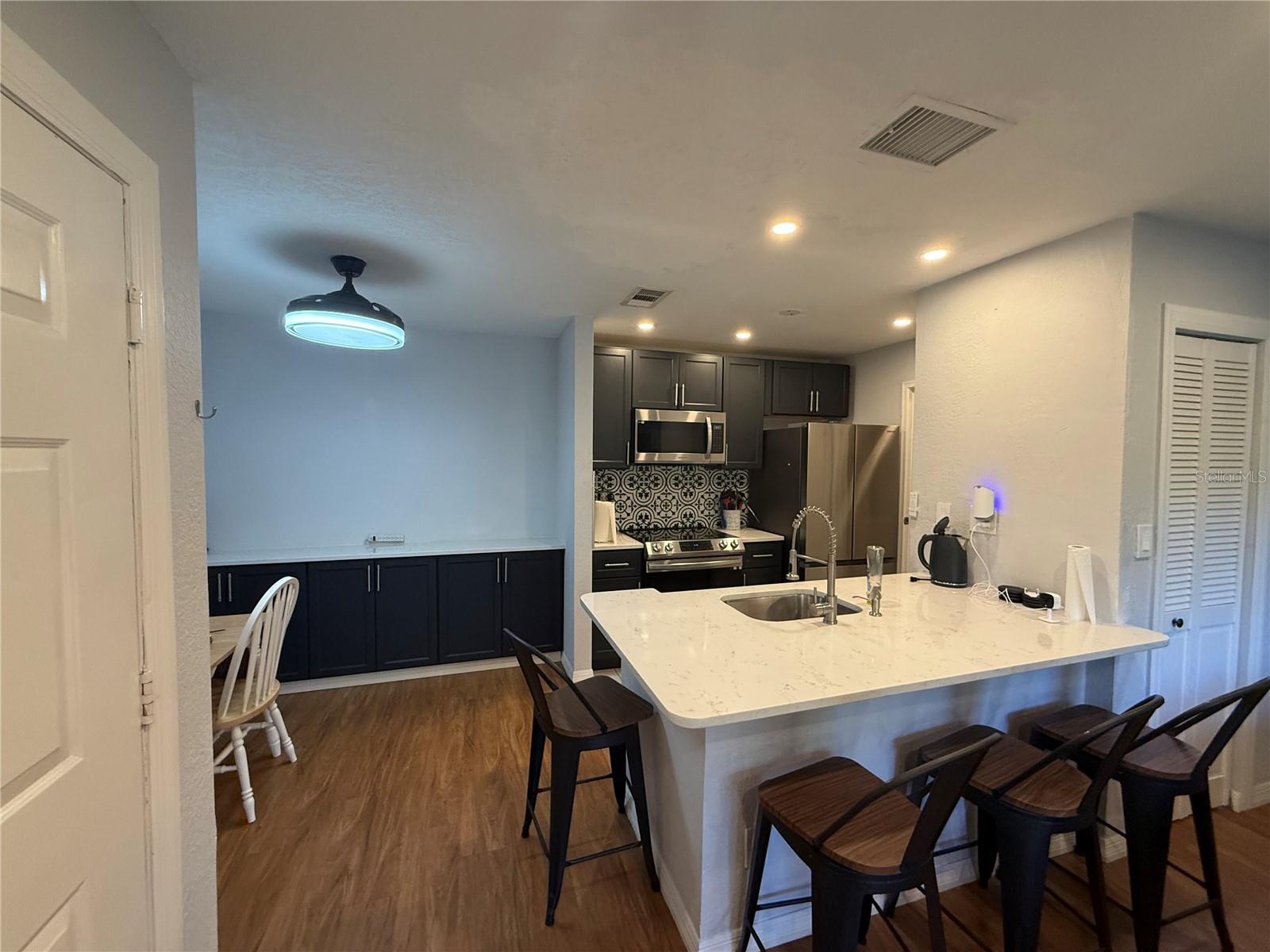 Image 2 of 23 For 1400 Gandy Boulevard N 703