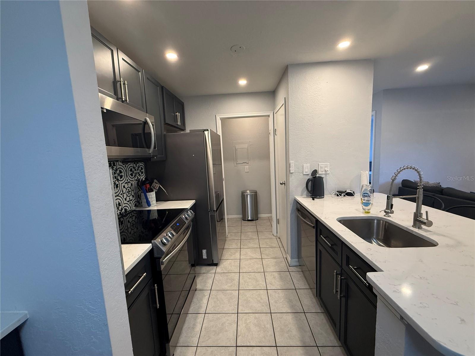 Image 4 of 23 For 1400 Gandy Boulevard N 703