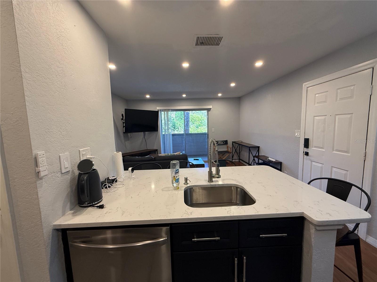 Image 5 of 23 For 1400 Gandy Boulevard N 703