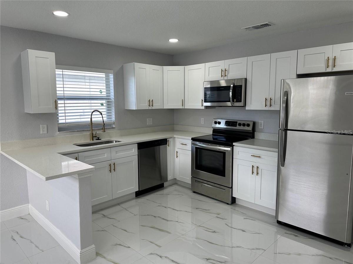 Image 3 of 10 For 7813 Lakeshore Drive A