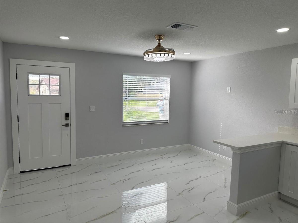 Image 4 of 10 For 7813 Lakeshore Drive A