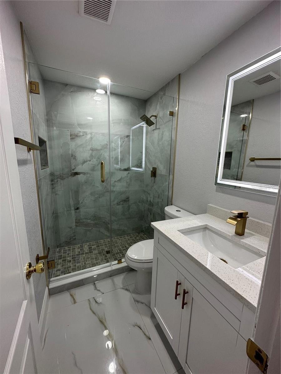 Image 5 of 10 For 7813 Lakeshore Drive A