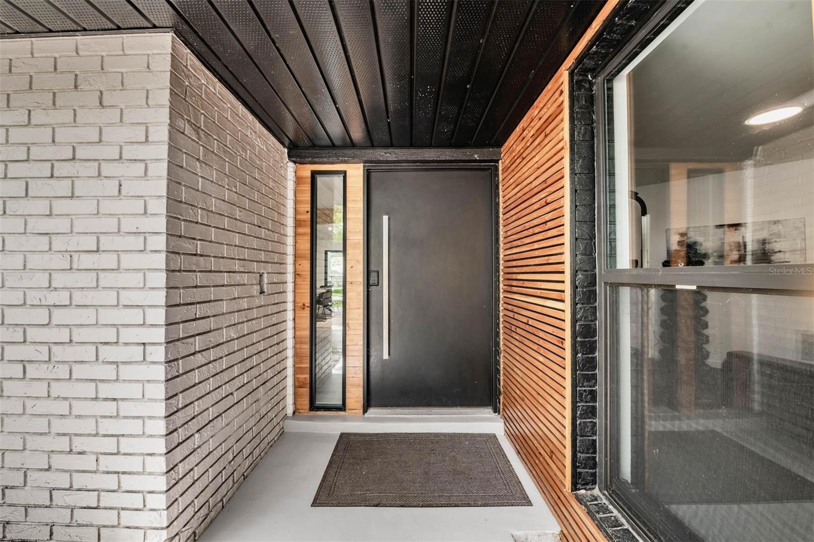 Listing photo id 0 for 848 Hillside Drive