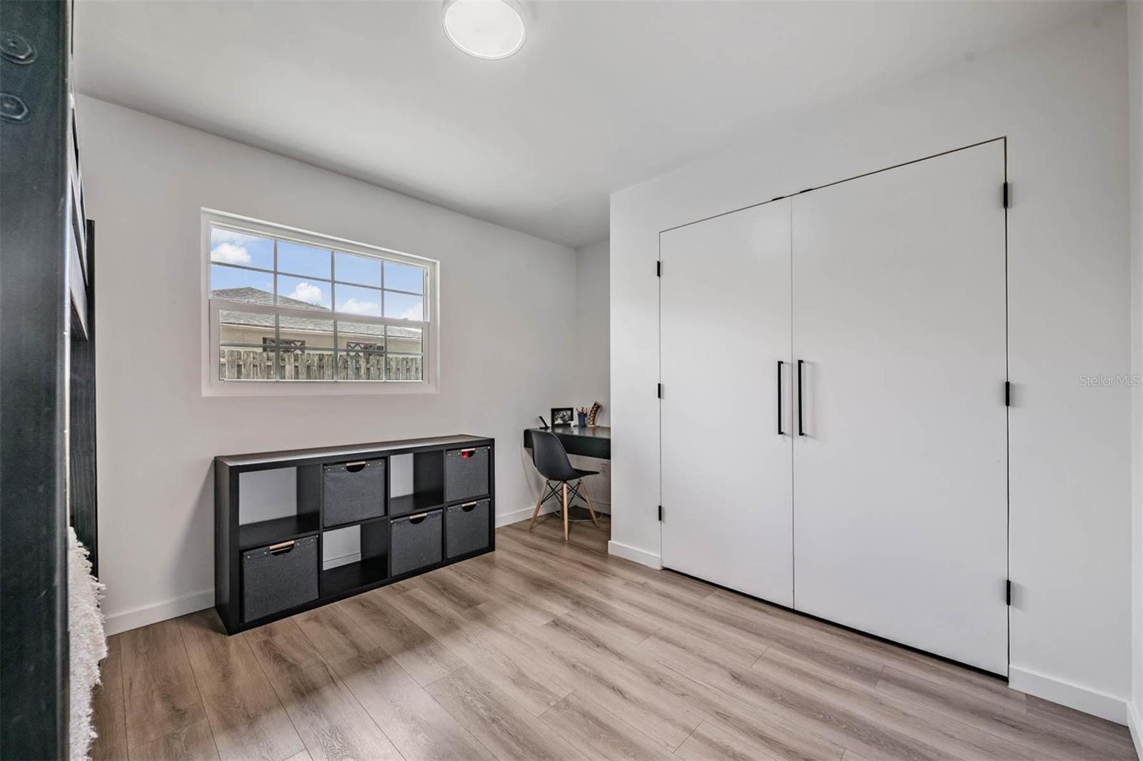 Listing photo id 26 for 848 Hillside Drive