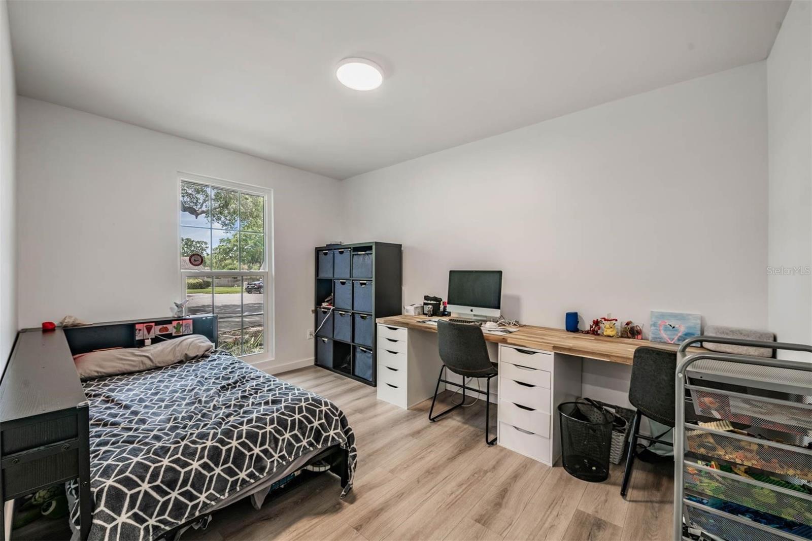 Listing photo id 27 for 848 Hillside Drive