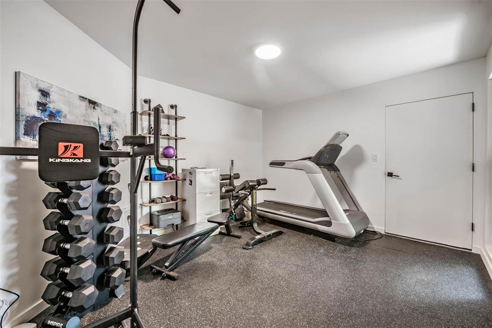 Listing photo id 30 for 848 Hillside Drive