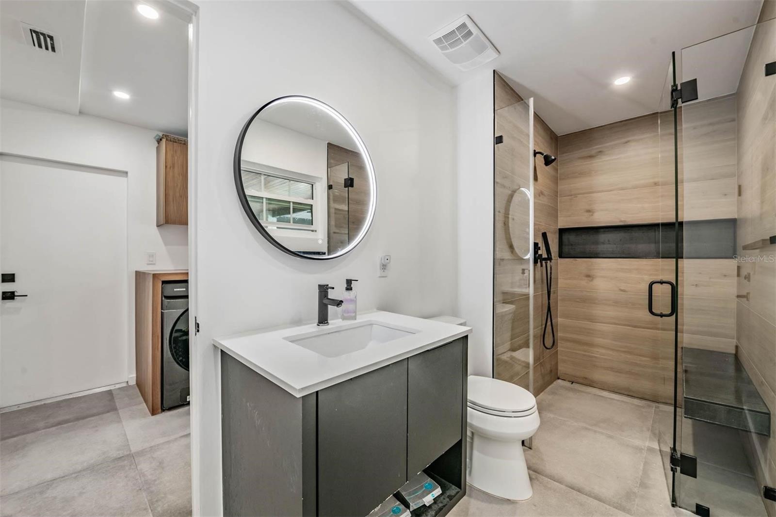 Listing photo id 32 for 848 Hillside Drive