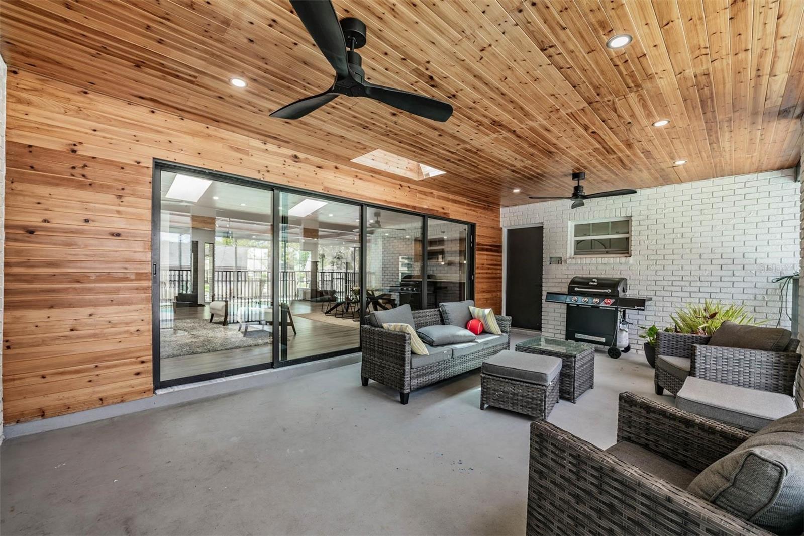 Listing photo id 35 for 848 Hillside Drive