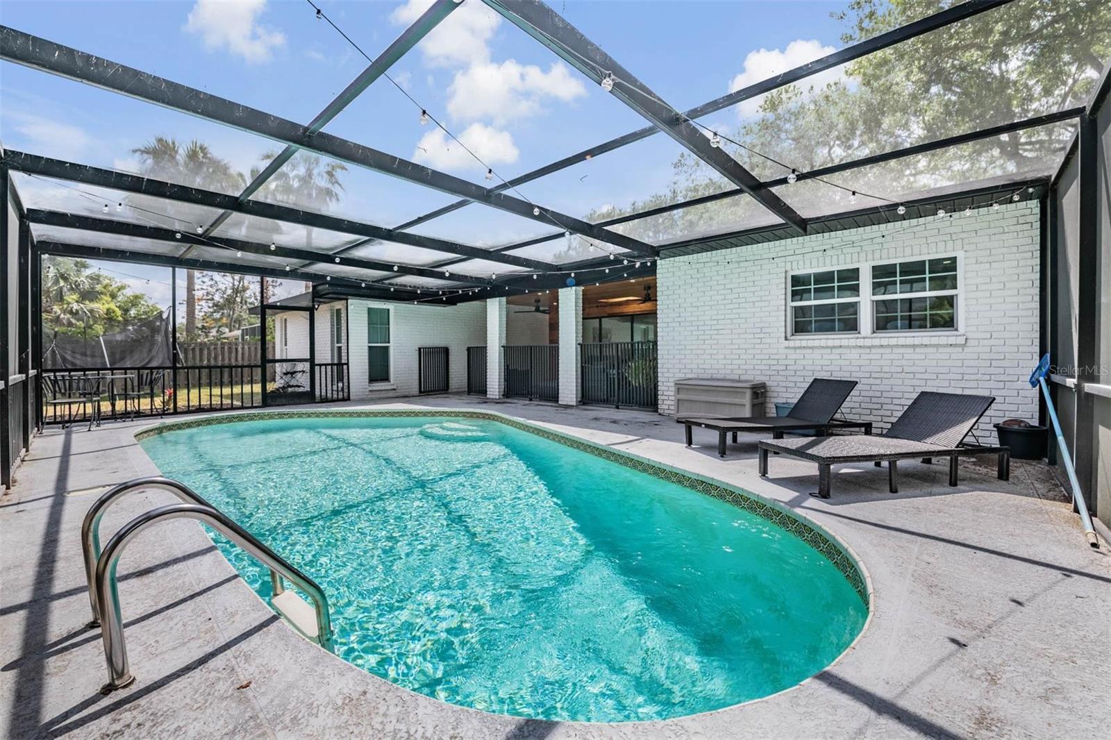 Listing photo id 36 for 848 Hillside Drive