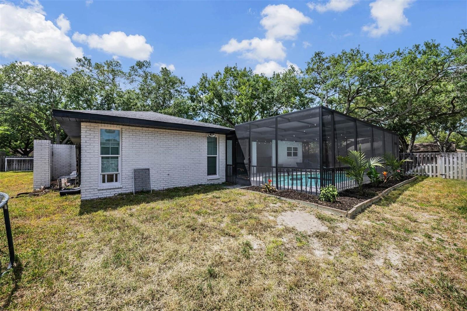 Listing photo id 38 for 848 Hillside Drive