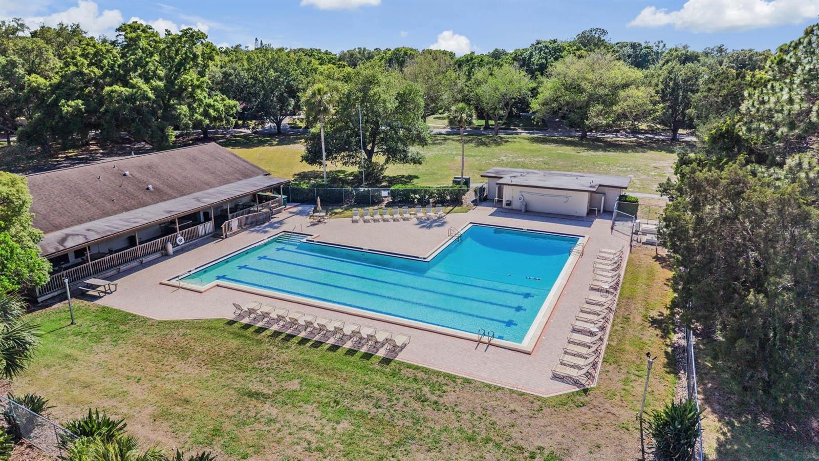 Listing photo id 45 for 848 Hillside Drive