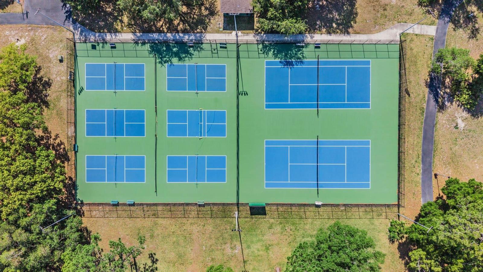 Listing photo id 46 for 848 Hillside Drive