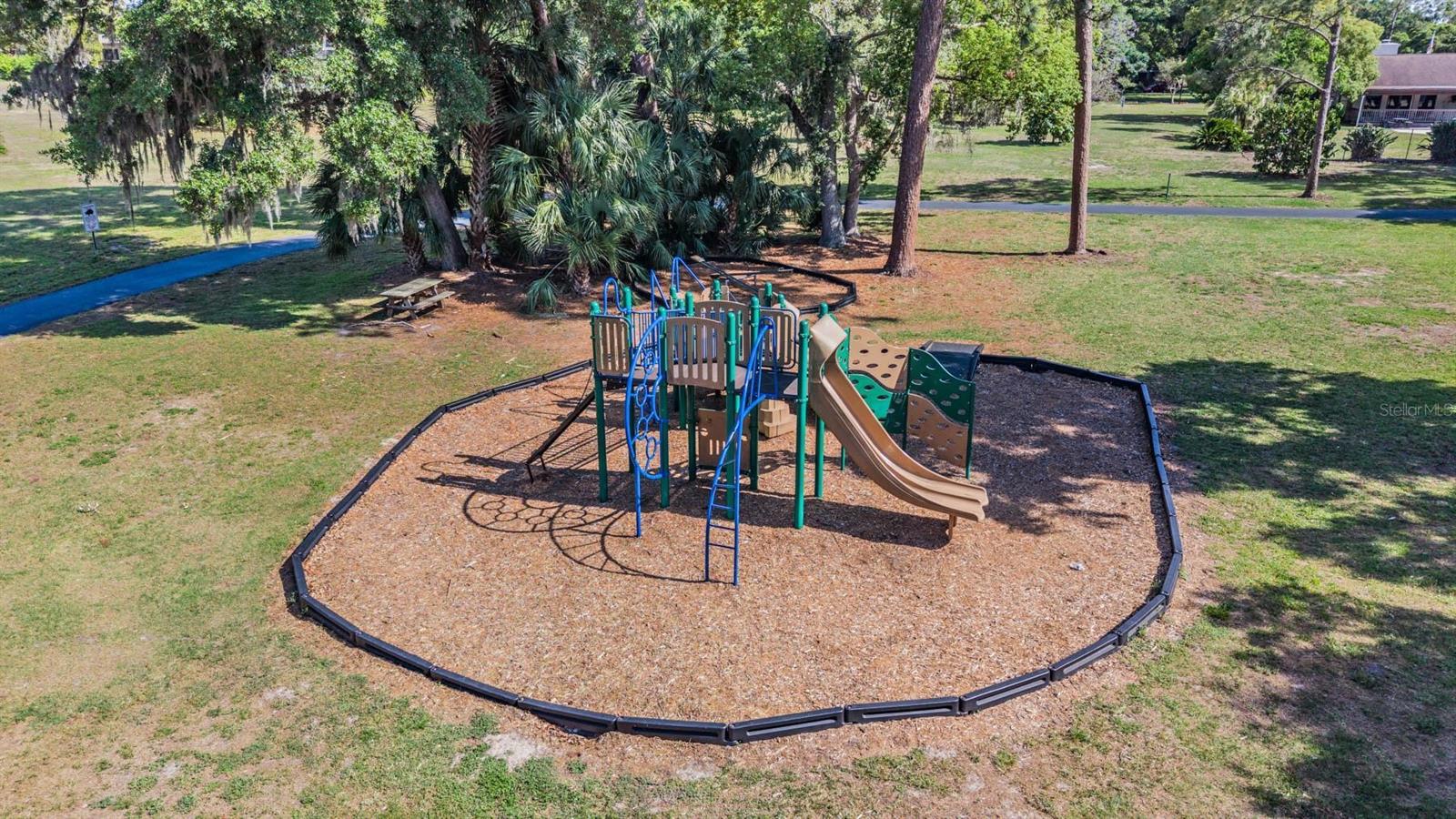 Listing photo id 48 for 848 Hillside Drive