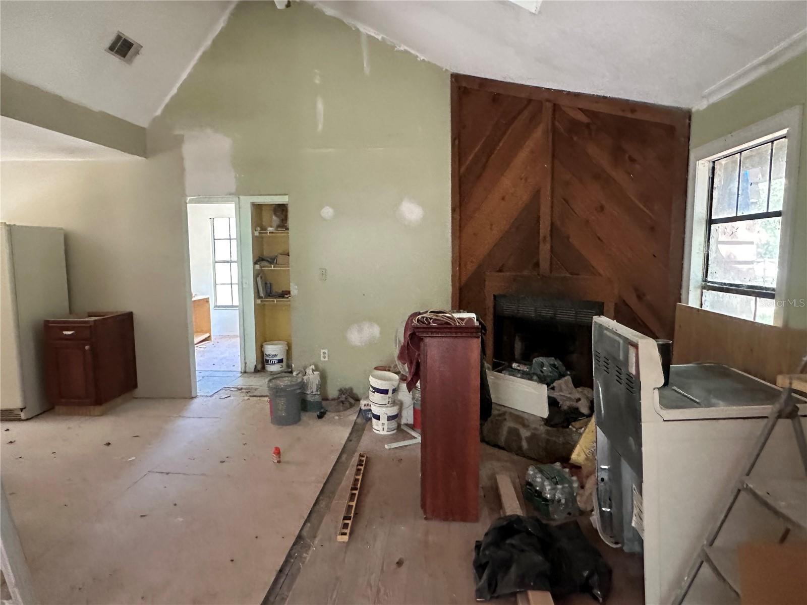 Image 14 of 22 For 26314 Glenwood Drive