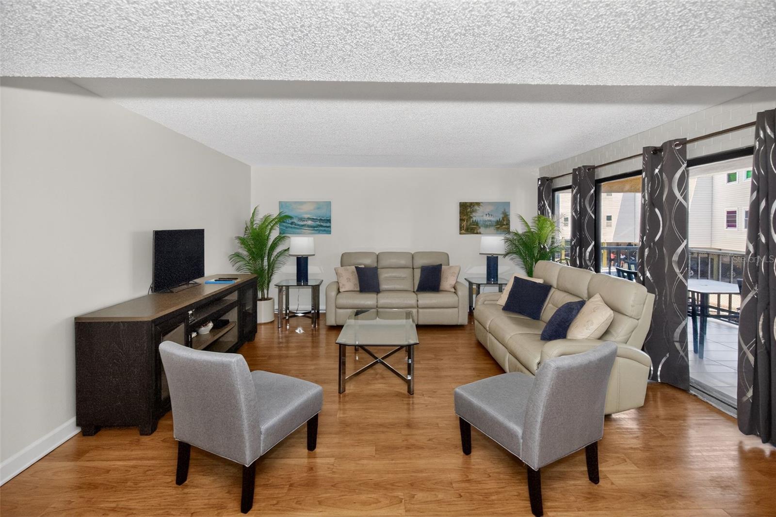 Image 10 of 30 For 19725 Gulf Boulevard 43