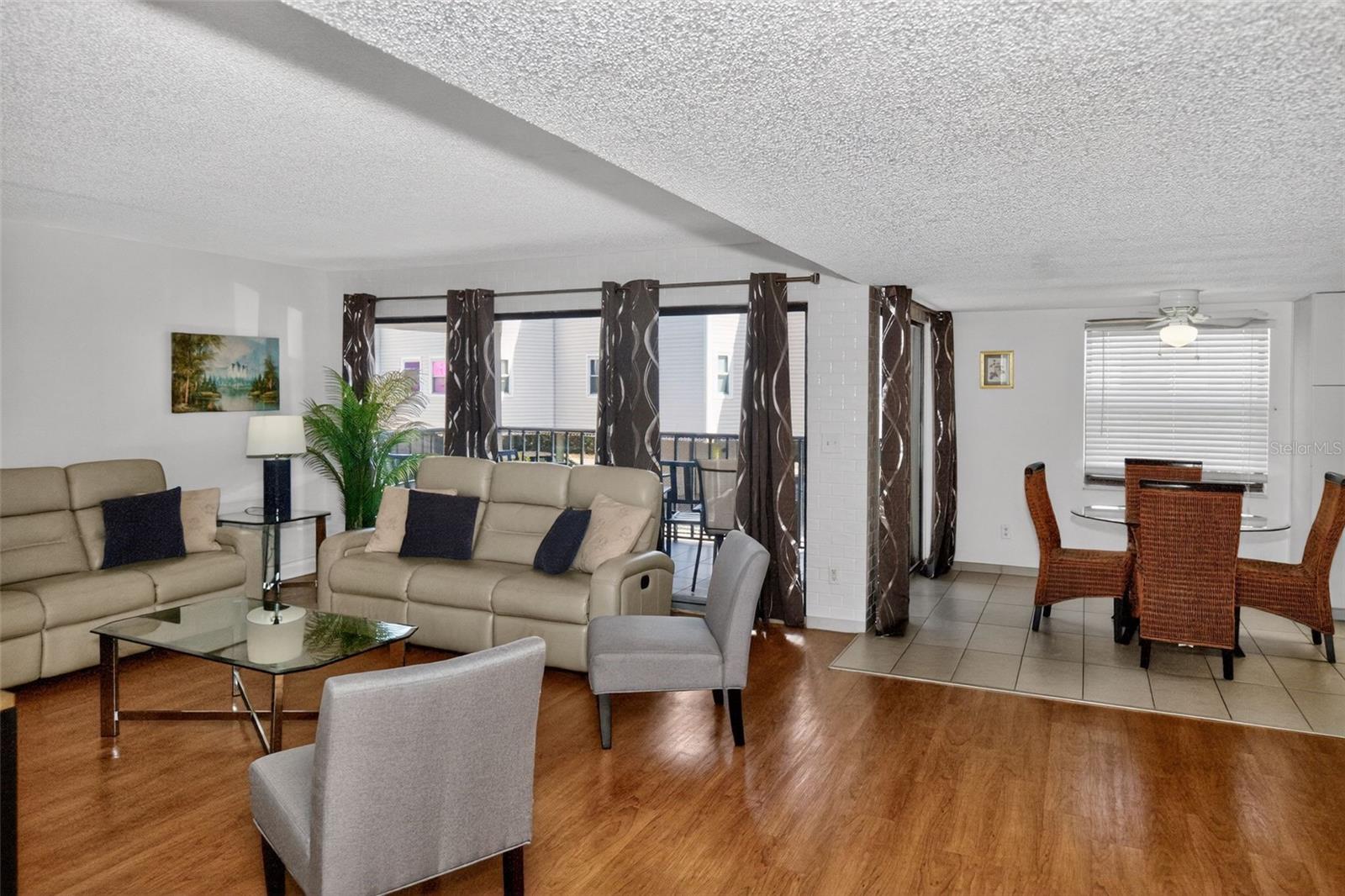 Image 11 of 30 For 19725 Gulf Boulevard 43