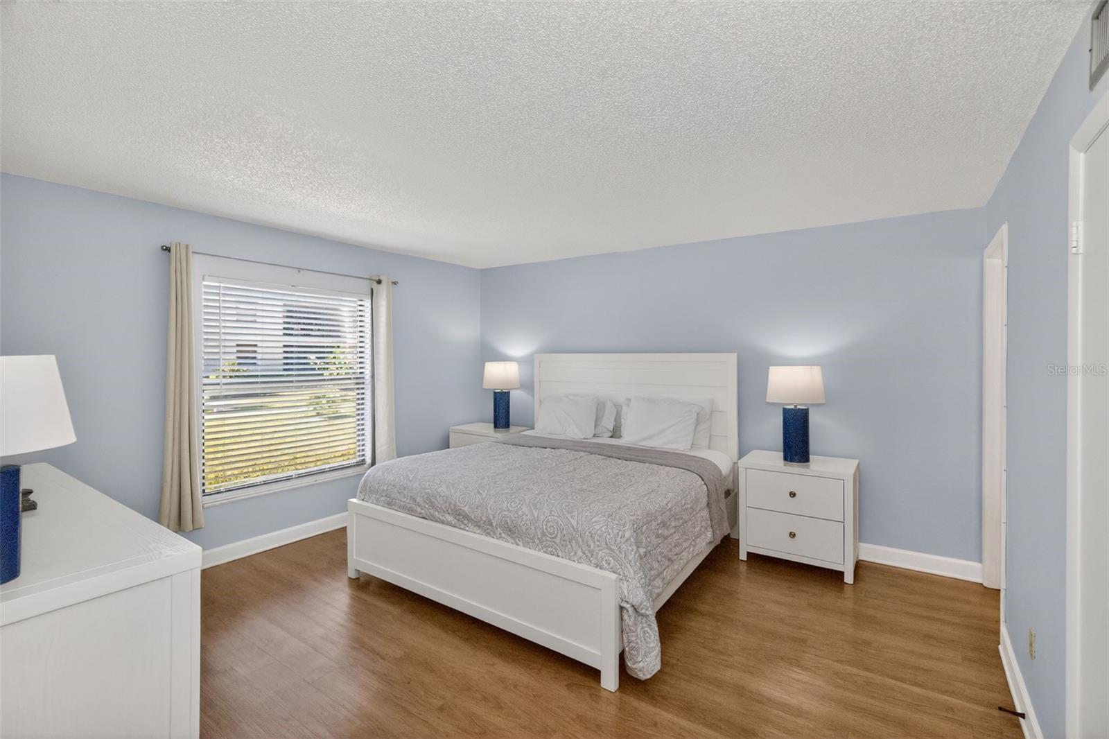 Image 15 of 30 For 19725 Gulf Boulevard 43