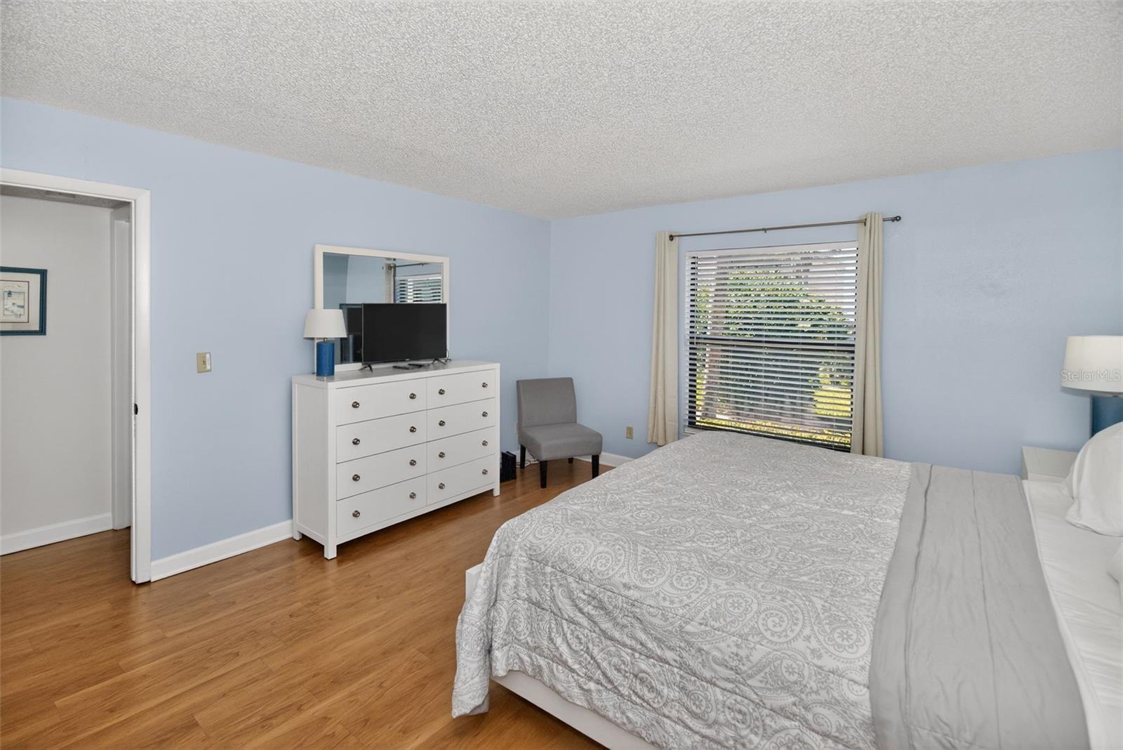 Image 16 of 30 For 19725 Gulf Boulevard 43