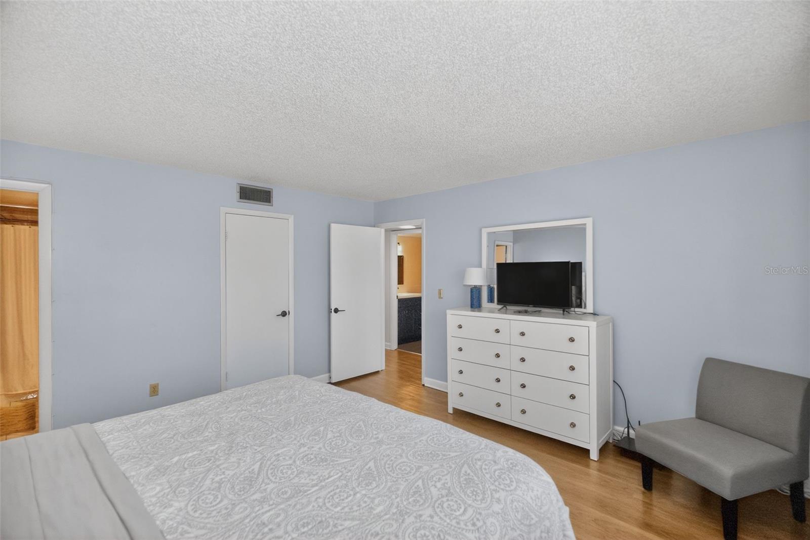 Image 17 of 30 For 19725 Gulf Boulevard 43