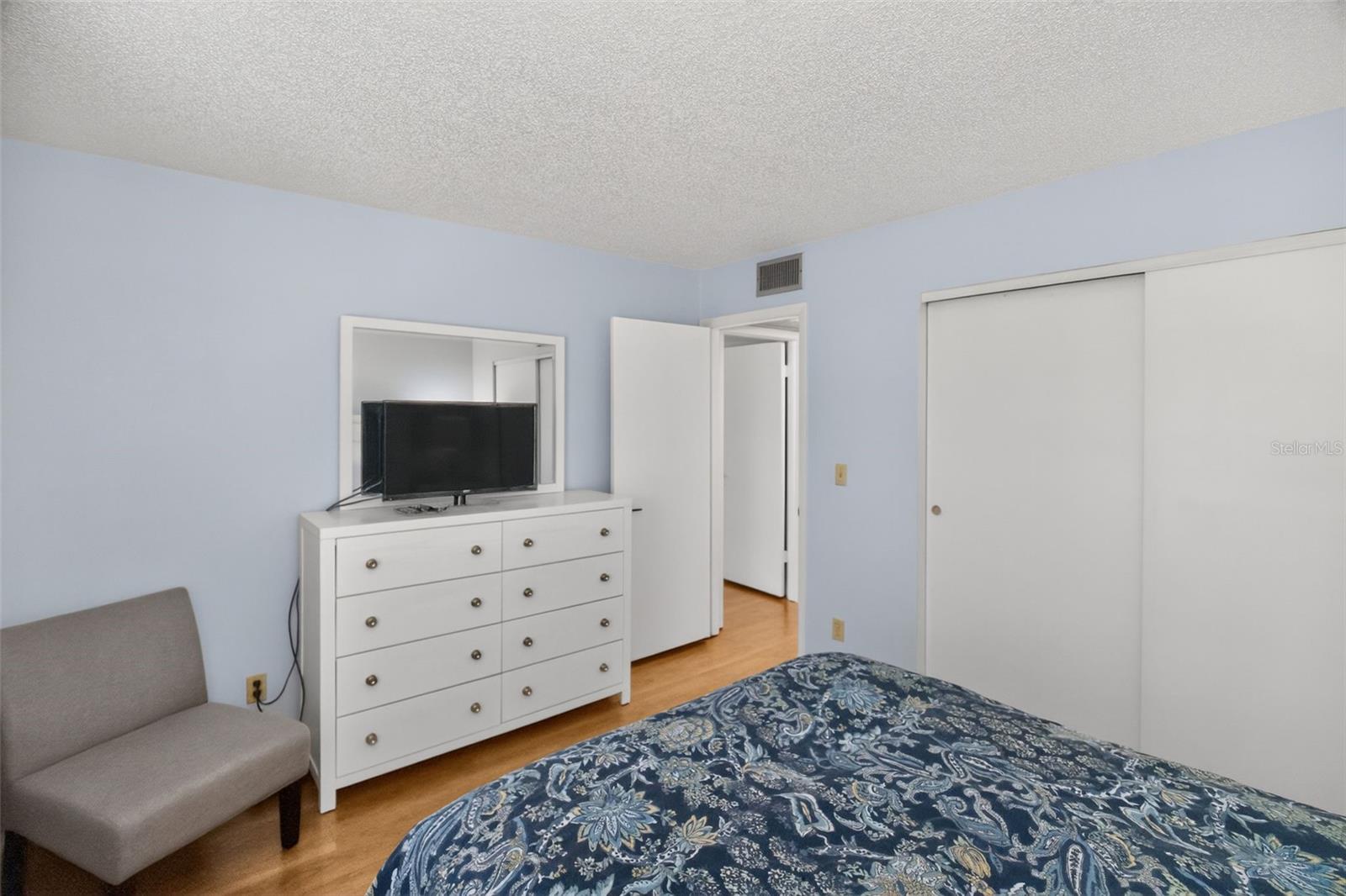 Image 21 of 30 For 19725 Gulf Boulevard 43