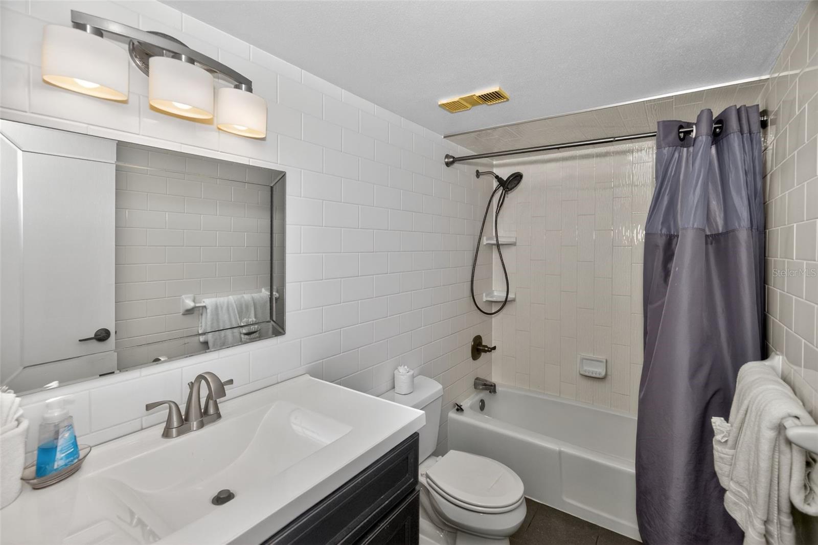 Image 22 of 30 For 19725 Gulf Boulevard 43