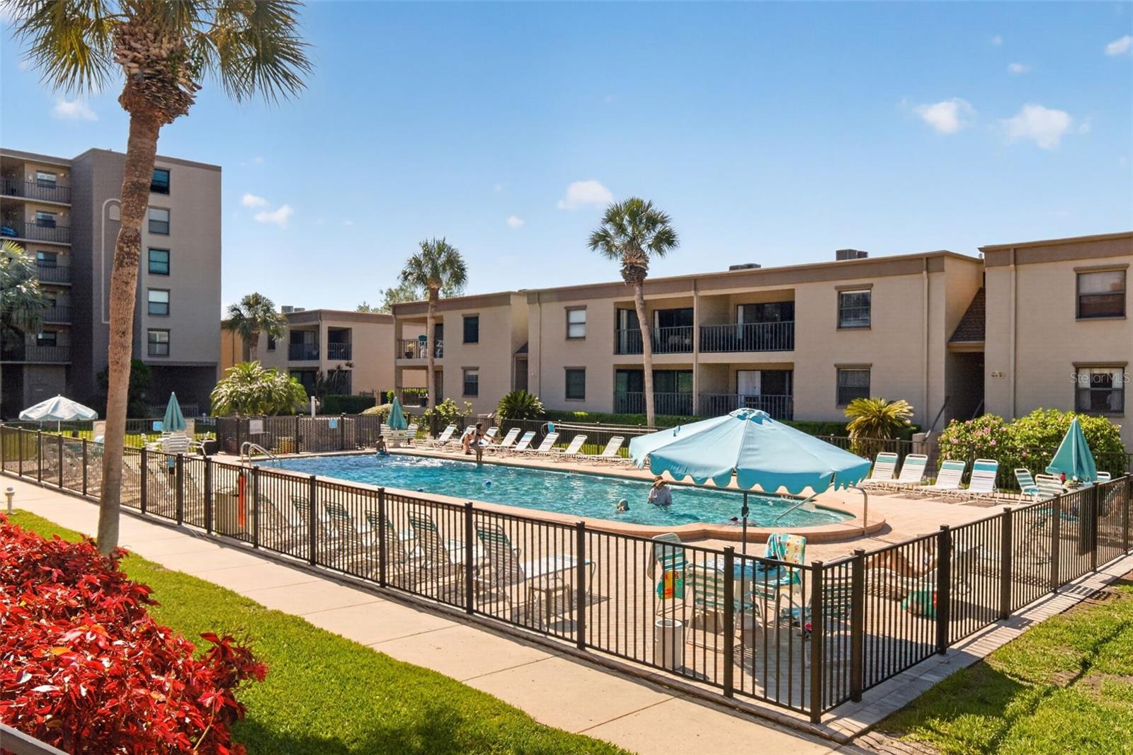 Image 23 of 30 For 19725 Gulf Boulevard 43