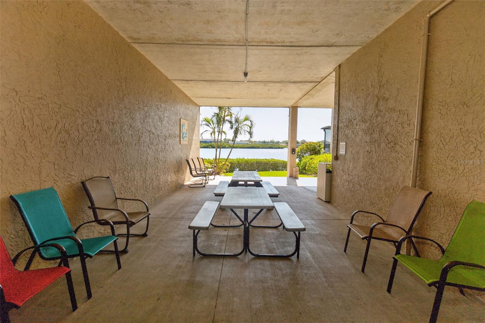 Image 25 of 30 For 19725 Gulf Boulevard 43