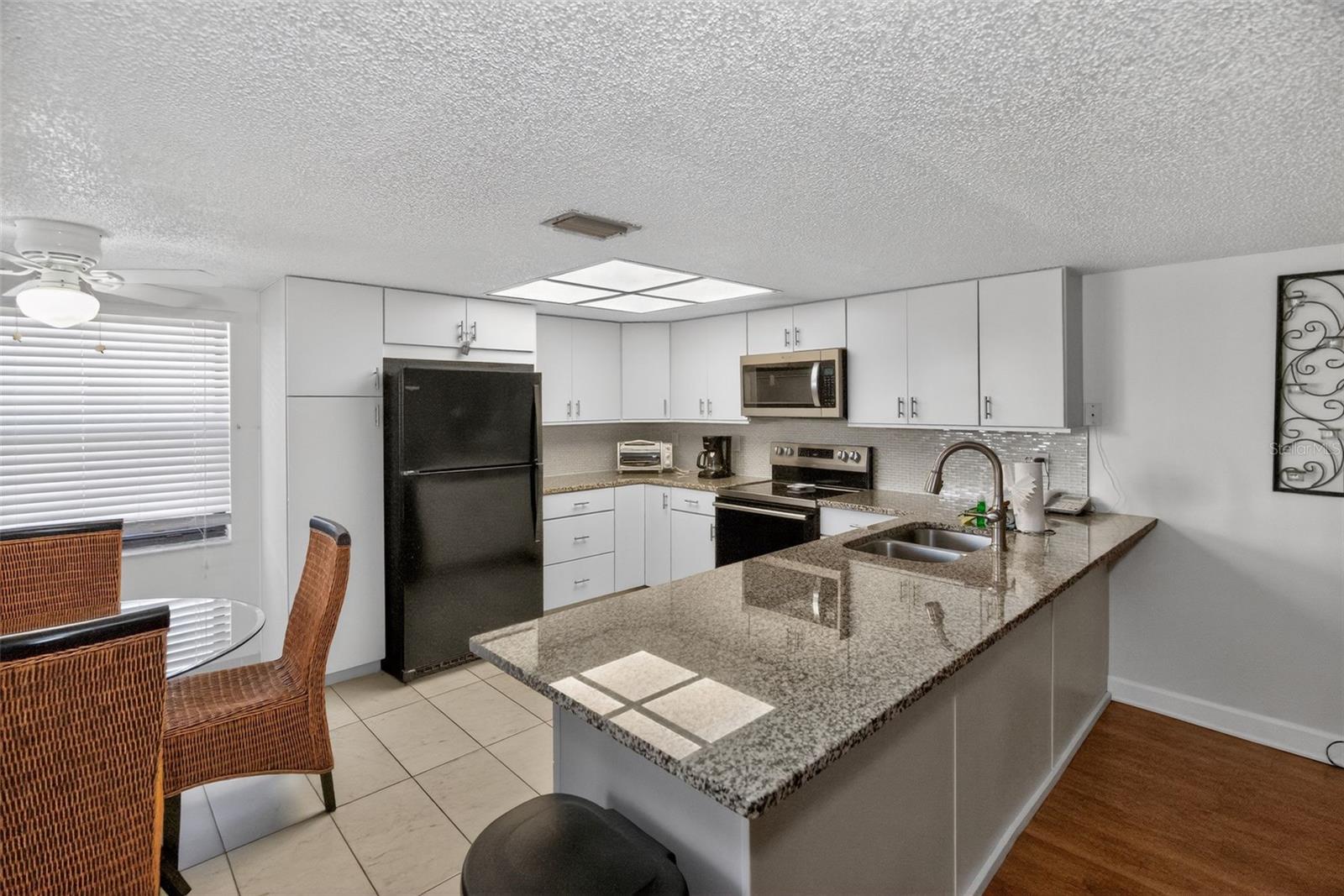 Image 4 of 30 For 19725 Gulf Boulevard 43